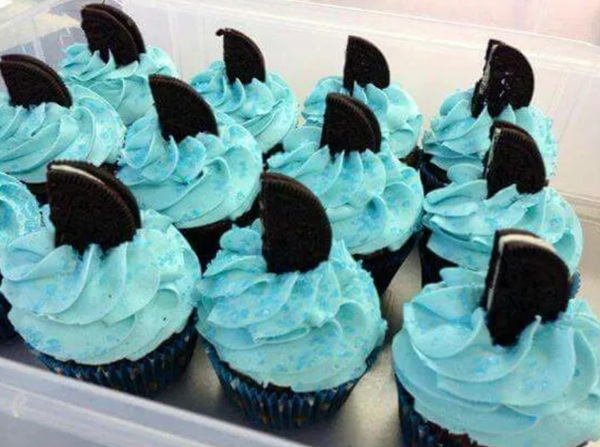 oreo shark fin cupcakes