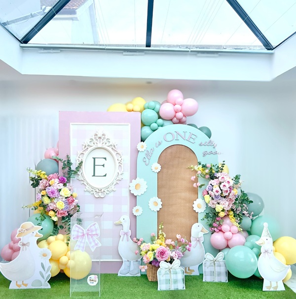 yellow silly goose theme