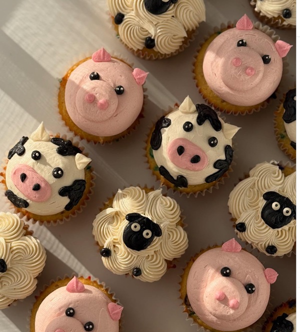 farm animals cupcake